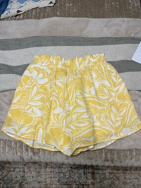Old Navy yellow skirt- NWT size small